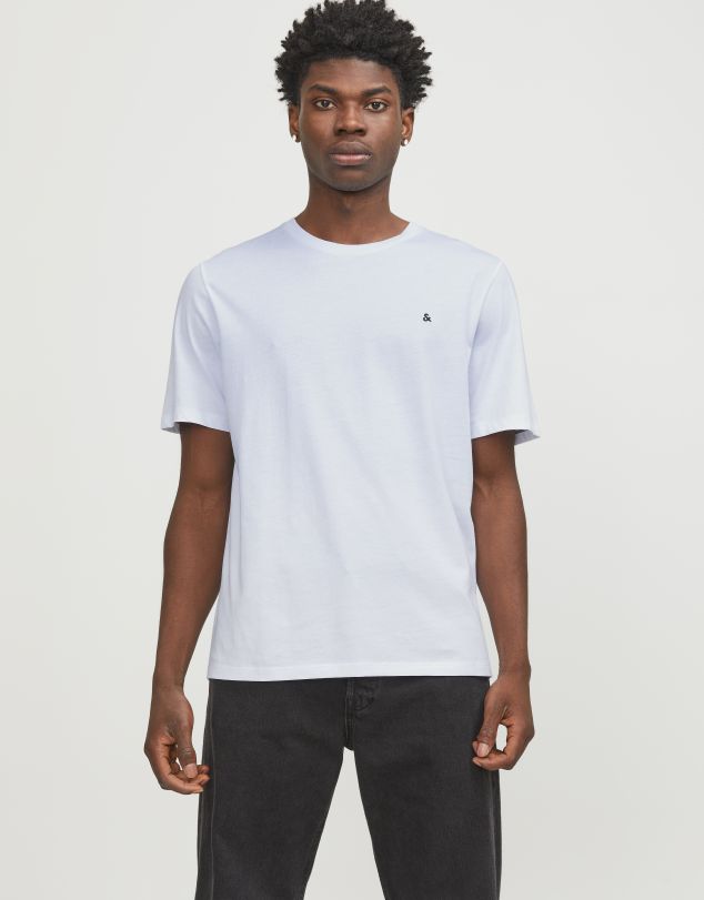 CAMISETA CON PEQUEÑO SIMBOLO EN EL PECHO DE HOMBRE DE JACK AND JONES