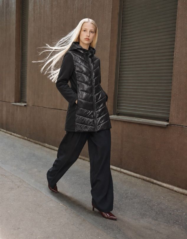PARKA LARGA CON CAPUCHA CON TEJIDO COMBINADO TIPO NEOPRENO DE MUJER DE ONLY