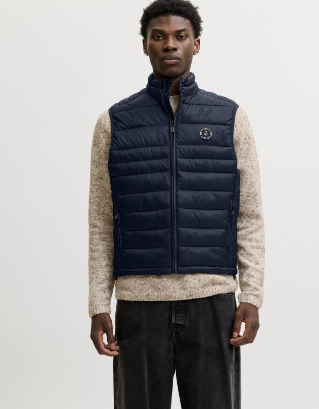 CHALECO ACOLCHADO LIGERO DE HOMBRE DE JACK AND JONES